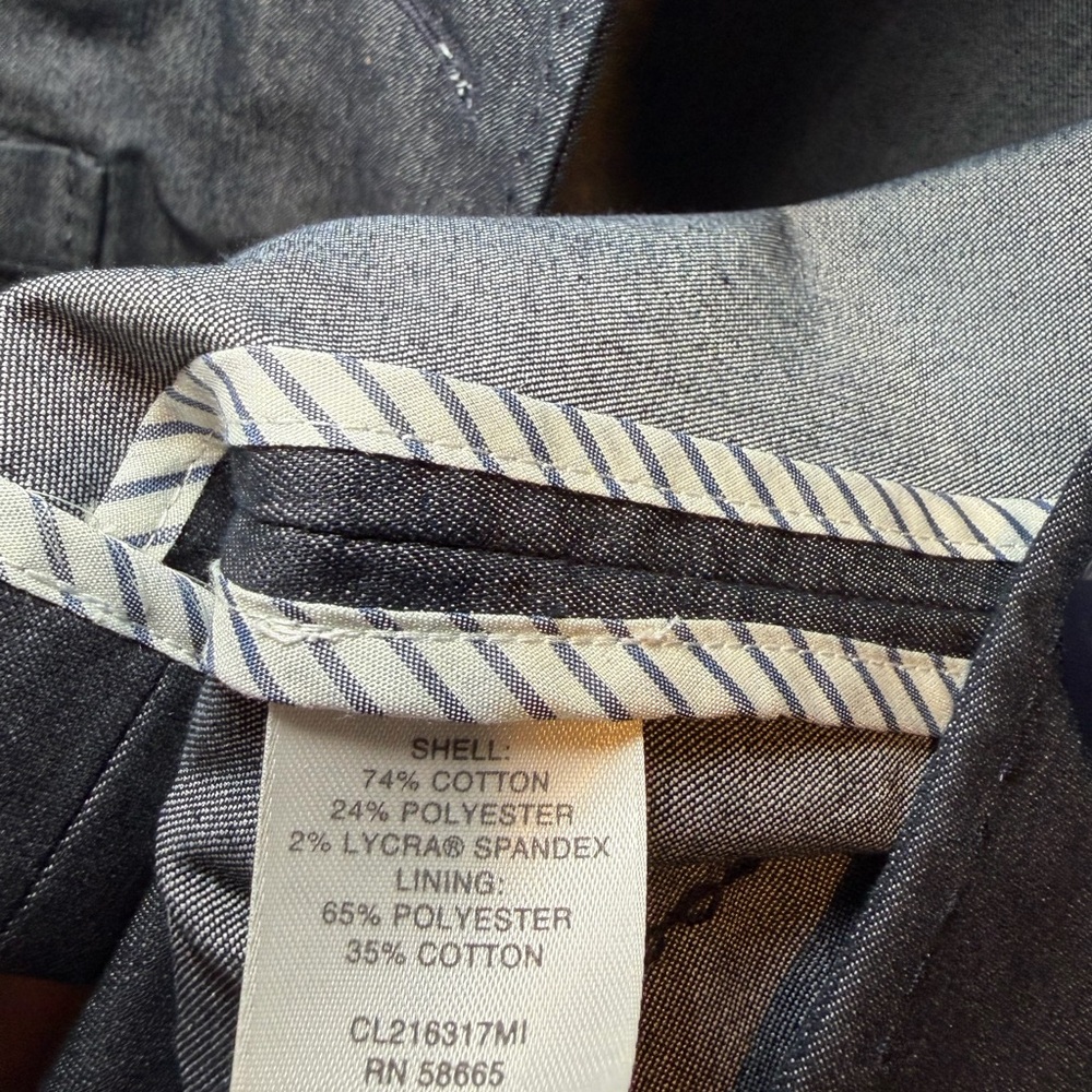 Classiques Entier Navy Button-Front Cropped Jacket - Picture 3 of 8